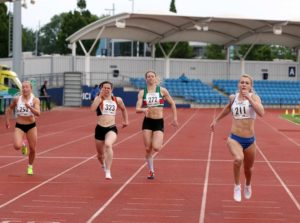 Louise Bloor takes 200m crown