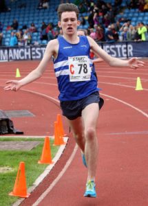 Rory Leonard brings Morpeth Harriers home to victory in the under-17 mens 3 stage relay, Northern Senior 6 and 4 and Junior Stage Road Relays, SportsCity, Manchester. Photo: David T. Hewitson/Sports for All Pics